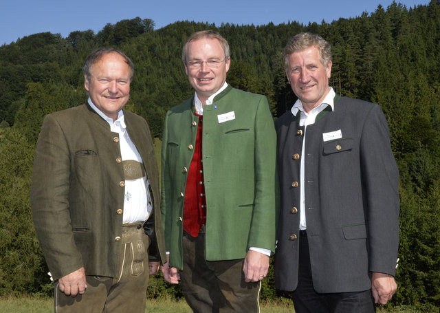 Landwirtschaftskammer NÖ-Präsident Hermann Schultes, mit Landesrat Stephan Pernkonpf.