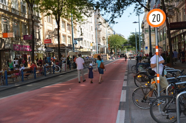 Teure Busspur muss weichen: Die Mariahilfer Straße wird nun eine echte Fußgängerzone.