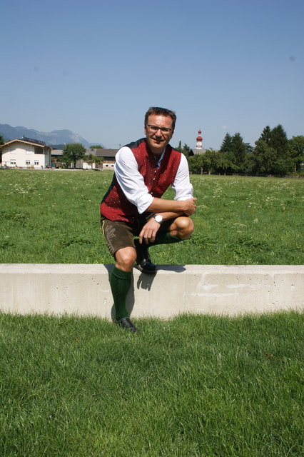 Für Andreas Gasteiger, hier in seinem Garten, ist Radfeld nach wie vor seine Heimat.