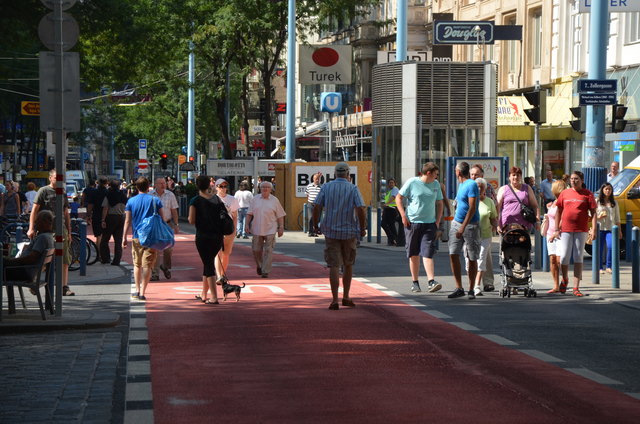 Teure Busspur muss weichen: Die Mariahilfer Straße wird nun eine echte Fußgängerzone.