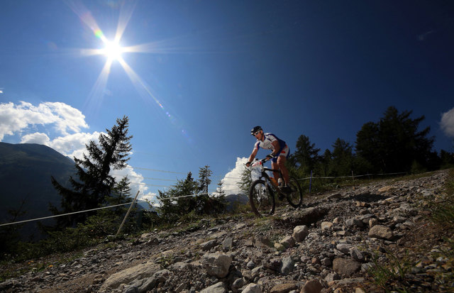 Beim Arlberger Bike Marathon kämpfen sich die Besten der Besten über 41 Kilometer und 1.400 Höhenmeter ins Ziel. | Foto: TVB St. Anton am Arlberg/Patrick Saely