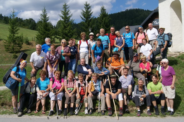 Die Pilgergruppe vor dem Marsch in die Basilika Mariazell