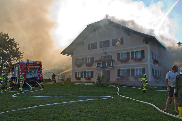 Im Ortsteil Schöngumprechting stand das Gut Oberaigen in Brand.