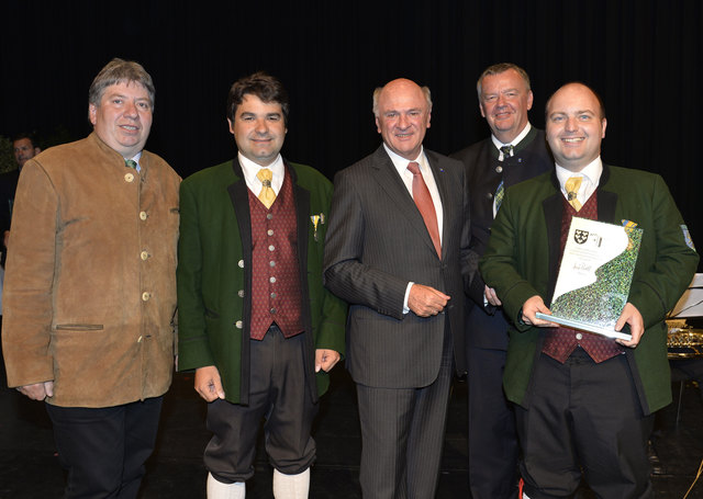 Personen am Foto von links: Bürgermeister Raimund Kolm, Obmann Werner Trunner, Landeshauptmann Dr. Erwin Pröll, Landesobmann des NÖBV Dir. Peter Höckner.