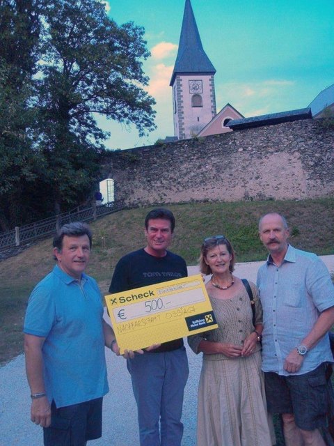 NBO-Obmann Raimund Kittinger, Pfarrer Dechant Erich Aichholzer, Renelde Jost und NBO-Kassier Wolfgang Albel.