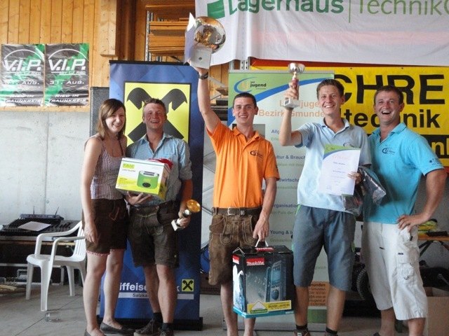 Bezirksleiterin Gabriele Danner, 2. Platz Christian Kofler, 1. Platz Johannes Kronberger, 3. Platz Stefan Weismann, Bezirksleiter Harald Hofstätter (v.l.)