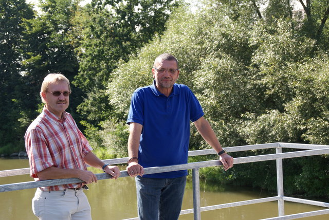 Planen die Renaturierung der Pram hinter ihnen: Amtsleiter Johann Bauer und Bürgermeister Josef Gruber.
