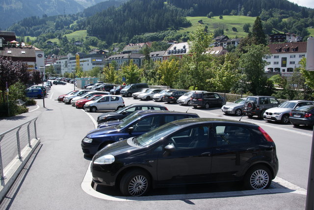 Die Besucher haben's gut: Beim Innparkplatz kann ab 16.00 Uhr gratis geparkt werden.