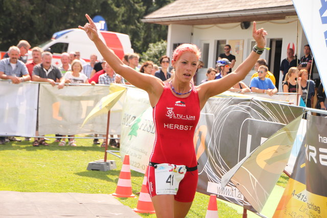 Vizelandesmeisterin Christina Herbst beim Zieleinlauf.