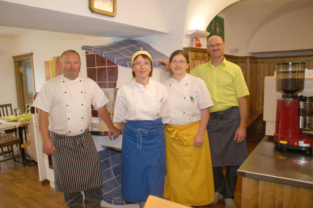 Michael Szolnoki, Ines Lehner, Ramona Tamesberger und Josef Madlmeir (v. l.) im Lehner 21.