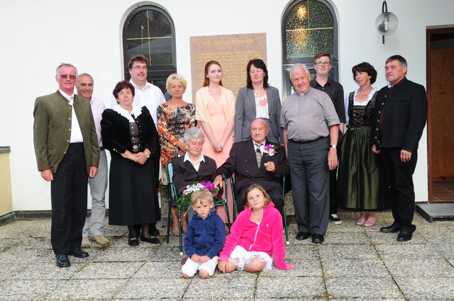 Julius und Resi Thoma feierten im Kreise ihrer Verwandtschaft das seltene Fest der "Diamantenen Hochzeit!"