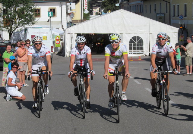 Zieleinfahrt des Race Across America - Teams mit Christoph Strasser, Gerald Bauer, Franz Wintersberger und David Misch.