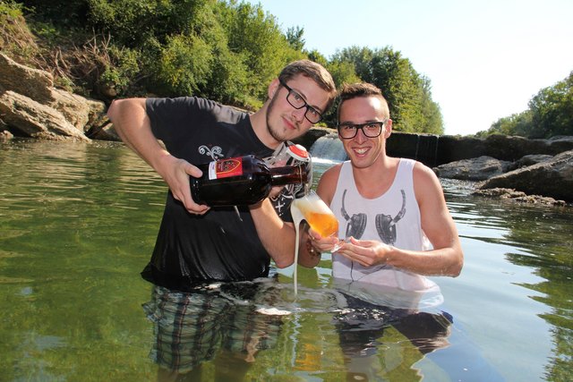 Daniel Schalhas und Rainer Neuwirth erweitern den Handel mit regionalen Bieren. | Foto: Permoser