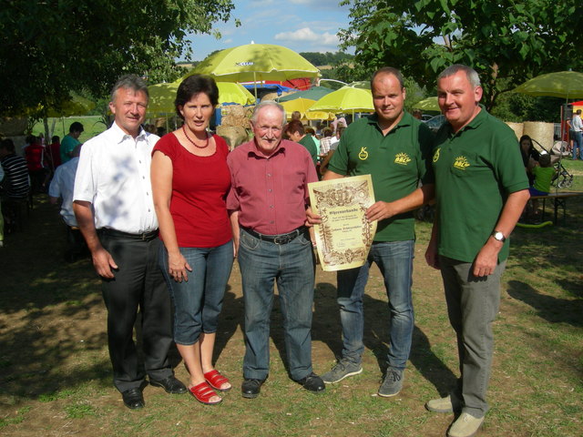 LAbg. Hubert Lang, Bezirsbäuerin Maria Haas, Johann Schützenhöfer, Obm. Franz Loidl und Bgm. Rudi Schuch