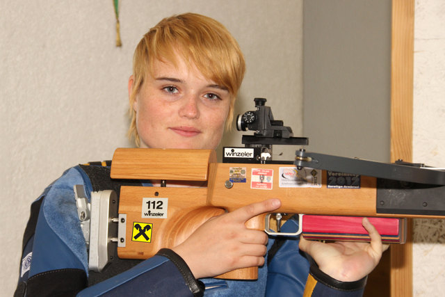 Frisch gebackene Armbrust-Staatsmeisterin in der Klasse U23 - Katharina Auer aus Roppen