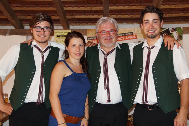 Thomas, Judith, Fritz und Jens produzierten im Studio das Ameiser Heimatlied