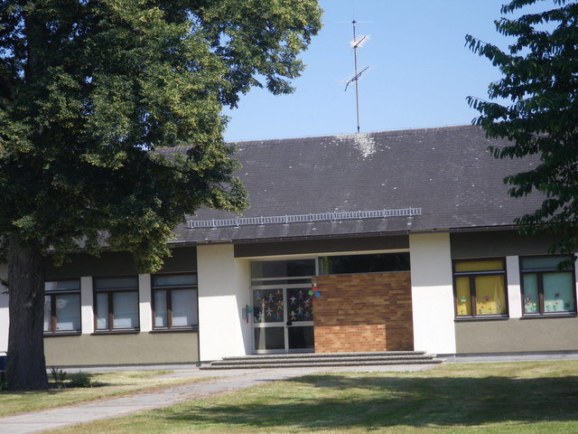 Dobersdorf und das seltsame Landesgesetz: Eine frisch sanierte, aber geschlossene Schule, in der unterrichtet werden soll. | Foto: Peter Sattler