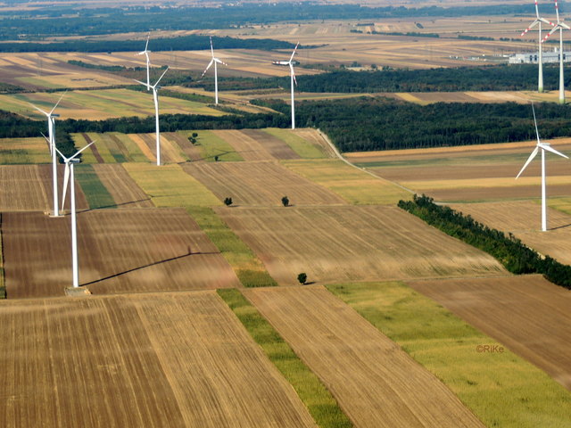 wunderschön sind die Farben der Felder vom ..................Hubschrauber aus gesehen