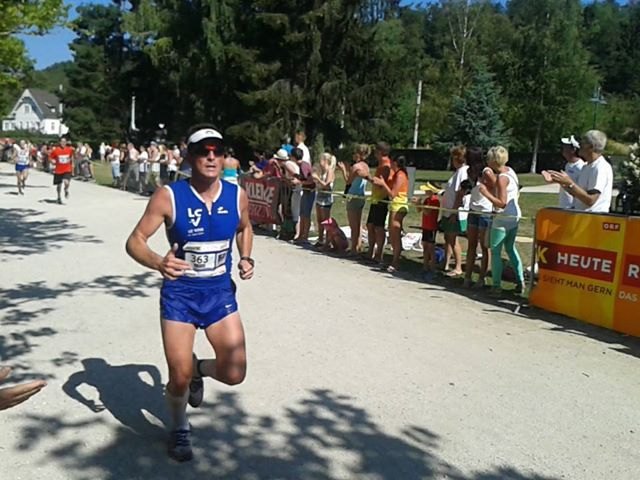 Gerhard Stromberger im LC VITUS Dress: Schnellster St.Veiter über 21,1 km