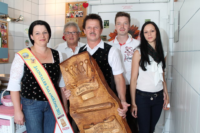 Die "Königsfamilie": Klaudia, Martin und Lukas Krojnik, Thomas Gregorn, Lydia Krojnik (von links)