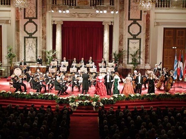 Das Wiener
Hofburgorchester im Festsaal der Hofburg