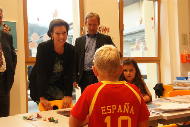 Frauenministerin Heinisch-Hosek und Vizebürgermeister Obinger in der schulischen Nachmittagsbetreuung.