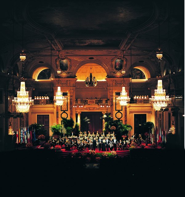Das Wiener
Hofburgorchester im Festsaal der Hofburg