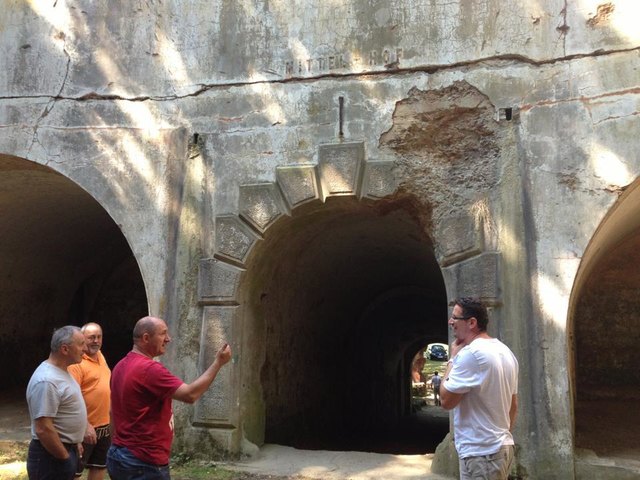 Das Schützenkorps Traun bei der Besichtigung der Festungsanlagen in Przemysl.