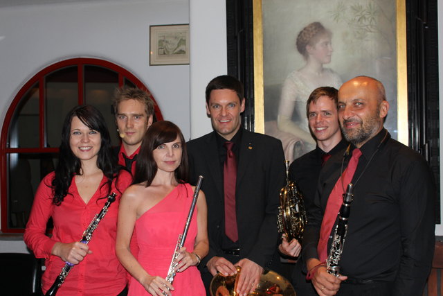 Musiker und Magier verblüfften das Publikum bei einem sommerlichen Konzert.