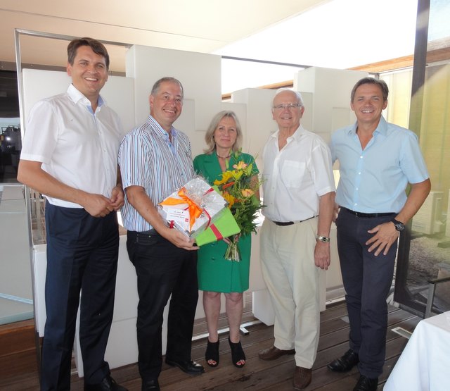 Vizebürgermeister Peter Lehner, Tourismusobmann Helmut Platzer mit Gattin Helene, Bürgermeister Peter Koits und Wels Marketing-Leiter Peter Jungreithmair (v.l.).