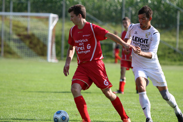 Eidenbergs Jakob Gruber (l.) erzielte im ersten Spiel der Saison gegen Aigen-Schlagl einen Doppelpack.
