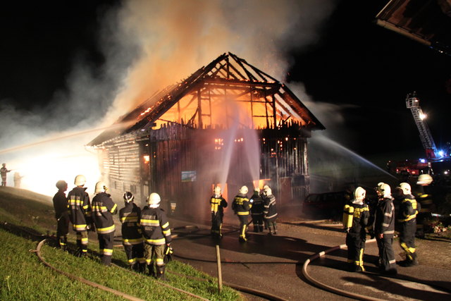 Lichterloh in Flammen stand ein Wirtschaftsgebäude in Bad Aussee.
