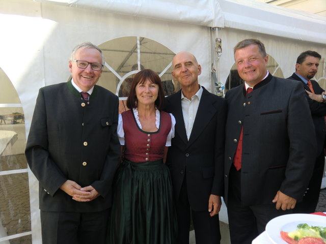 LAD-Stv. Dietmar Schennach, Margarete Berger mit Ehemann Prof. Berger, Gesundheits- und Pflegelandesrat Bernhard Tilg