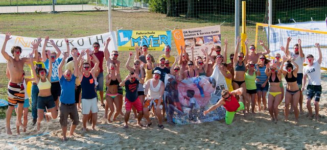 Rekordverdächtige 40 2er-Mixed-Mannschaften wollten beim Charity-Beachvolleyballturnier dabei sein.