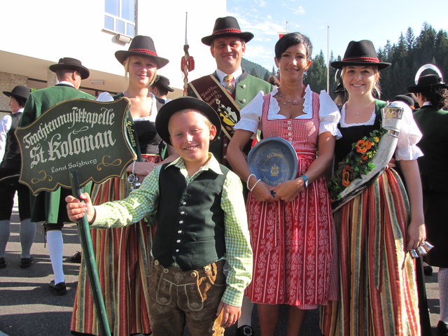 Fesch beinand´: Die Trachtenmusikkapelle St. Koloman mit Ehrendame Evelyn.