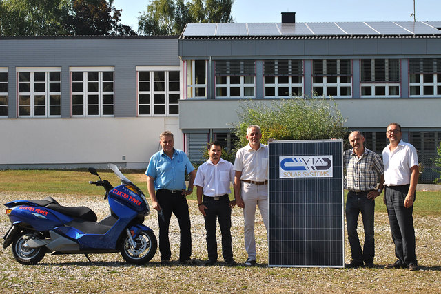 v.l.n.r.: McSolar Geschäftsführer Alois Raschhofer, EMI-Projektmanager Daniel Unterberger, Bgm. Roman Anzengruber, GR Josef Voraberger, Prok. Maximilian Schneiderbauer (Fa. VTA Technolgie GmbH)