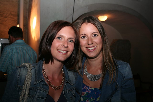 Marlies Nadlinger und Barbara Rudolf genossen bis in die Nachtstunden die At­mo­sphä­re in der Genuss-Lounge.