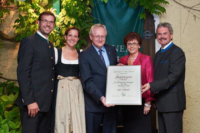 Emmerich H. Knoll, Anja Knoll, Adi Schmid, Margit Schmid, Landesrat Karl Wilfing | Foto: Foto: Siebenhandl