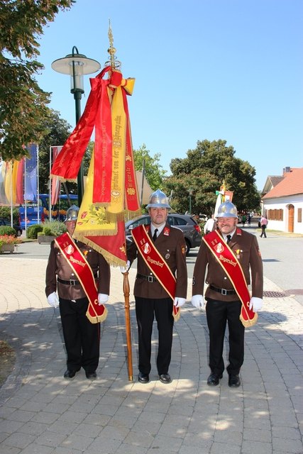 Die restaurierte Fahne der Feuerwehr