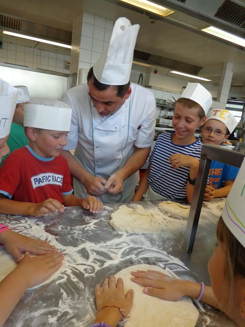 Hietzinger Sommerprogramm: Auch Pizzabacken war angesagt.