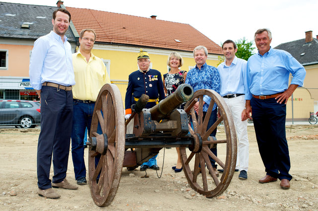 Florian Kammerstätter, MBA, Vizebürgermeister Mag. Günter Haslberger, Major Dr. Michael Schneditz-Bolfras, Bürgermeisterin Maria Pachner, Architekt DI Richard Stögmüller, Ing. Roland Hinterreiter, MBA MPA, Anton Kammerstätter