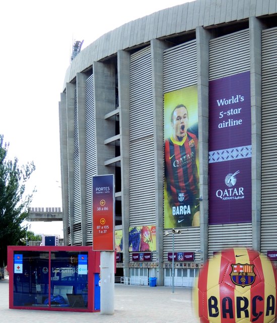 Stadion Camp Nou des FC Barcelona - Barcelona.de
barcelona.de › barcelona.de › Sehenswürdigkeiten › Bauwerke in Barcelona
Camp Nou, das Fußballstadion des FC Barcelona und größtes Stadion in Europa . ... Im Stadion Camp Nou hat der FC Barcelona seine Heimat.
