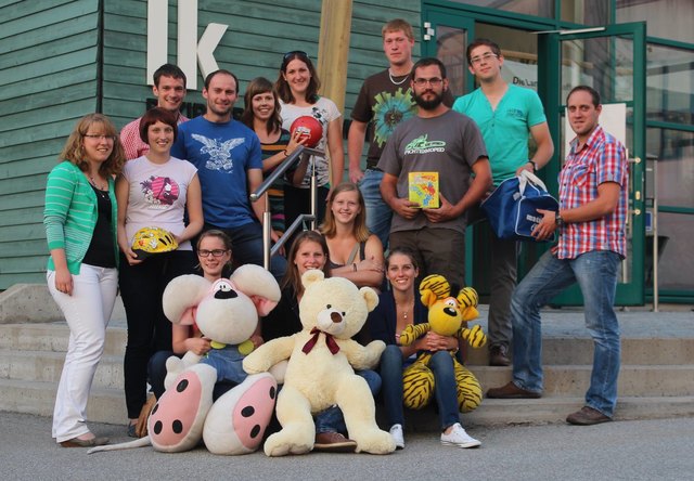 Christina Zottl, Karin Kaltenböck, Elisabeth Daim und Bianca Römer (sitzend v.l.), Nivole Rameder, Katharina Guttman, Peter Rosenmaier, Gerald Auer, Daniela Allram, Karin Winkler, Christoph Rameder, David Niederle, Martin Mölzer und Christian Prem (hinten v.l.). | Foto: privat