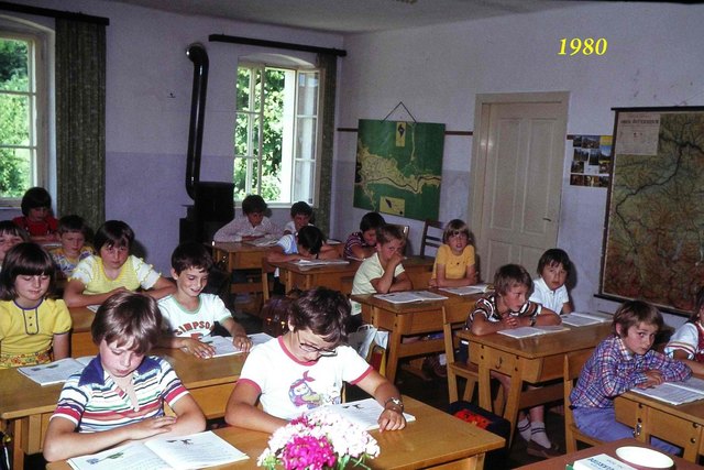 Im Jahr 1980 besuchten noch viele Kinder die VS Langwies, die 2012 ihr 180-jähriges Bestehen feierte.