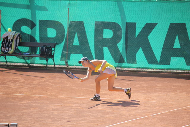 Die Wiesinger Tennisspieler gaben alles, so wie Christina Huber im Bild.