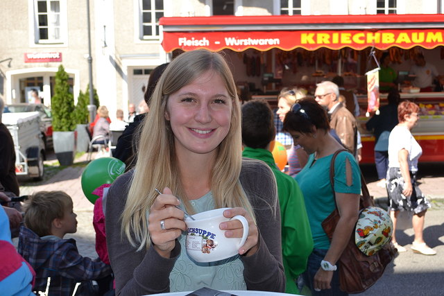 Verena Brunner aus Burgkirchen ließ sich die Gemüsesuppe schmecken.