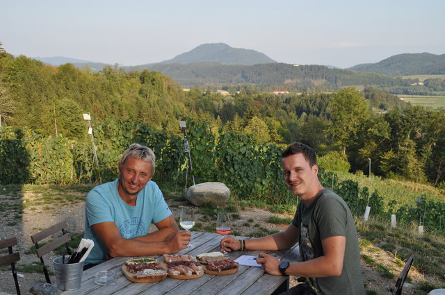 Beim Burgheurigen in Glanegg: Hans Strießnig & Redaktionsleiter Alexander Wabnig