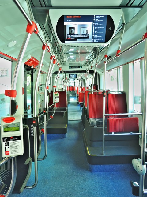 Innenraum des Hybridbusses.