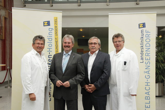 LR Mag. Karl Wilfing (Mitte) wurde vom Pflegedirektor DGKP Josef L. Strobl, akad. PD, dem Kaufmännischen Direktor Dipl. KH-BW Josef Kober und dem Ärztlichen Direktor Prim. Univ. Doz. Dr. Otto Traindl (v.l.) im Landesklinikum Mistelbach-Gänserndorf  herzlich empfangen. | Foto: LKH