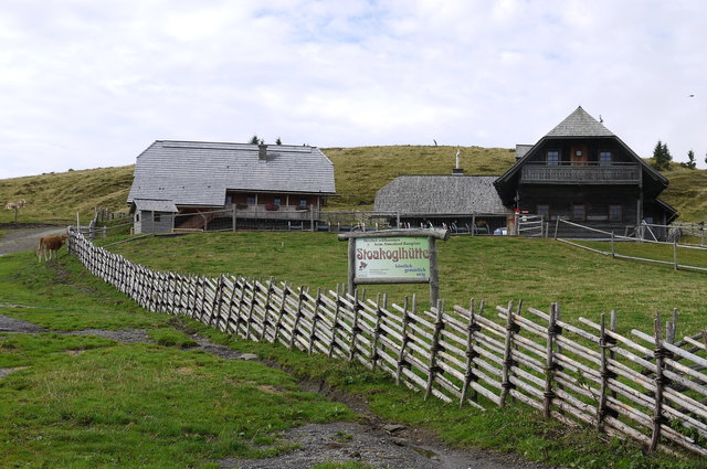 Bei der Stoakoglhütte auf der Sommeralm wurde das Projekt genau besprochen